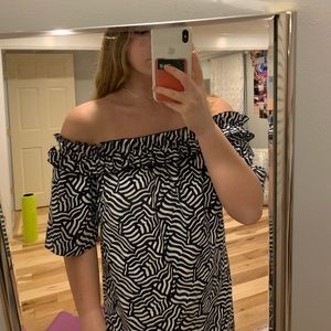 Vineyard vines off the shoulder dress!